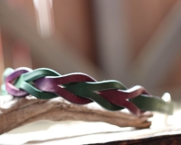 フレンチブルドッグ　GAJYUMARU　メイン:紫×グリーン編み込みチョーカー　ネックレスとして