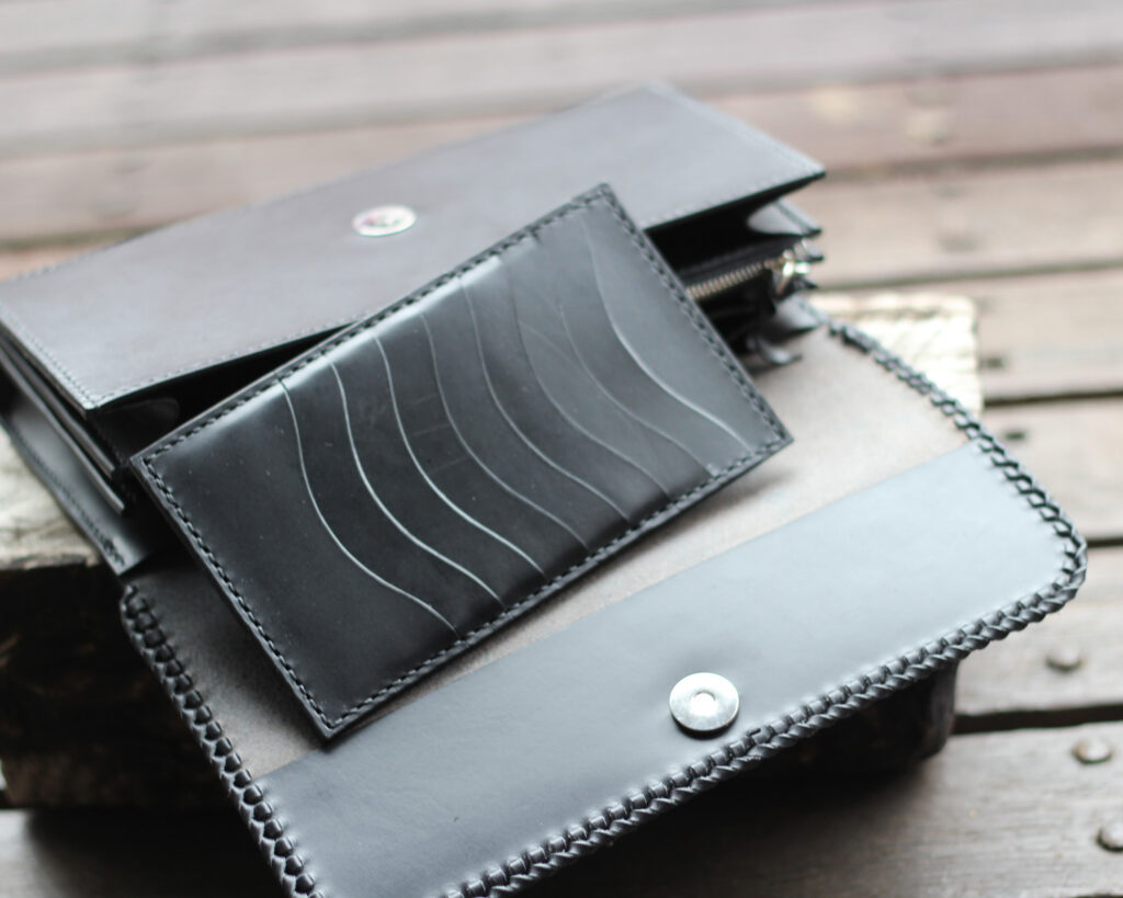 お財布バッグ　黒　たっぷり収納　カードケース付き